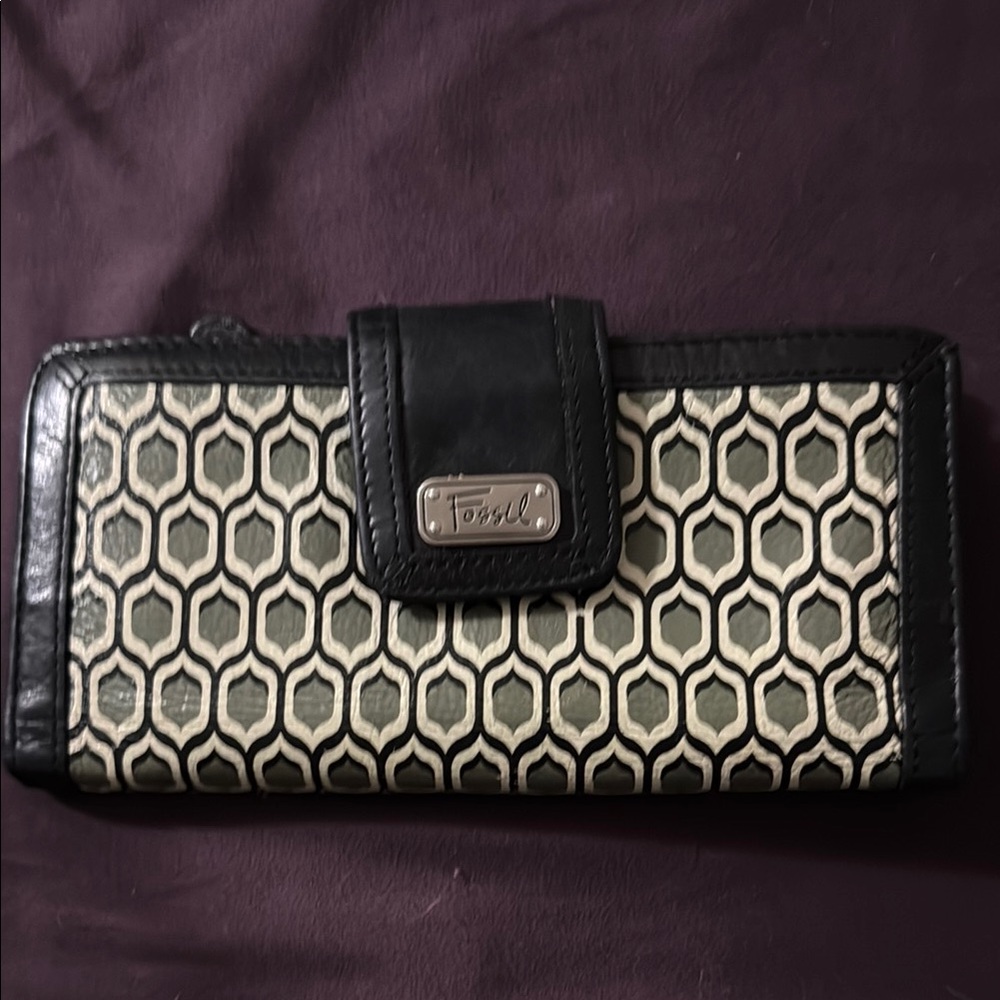 Fossil Black and Cream Patterned Wallet